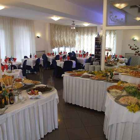 Hotel Mediterraneo Pesaro Luaran gambar