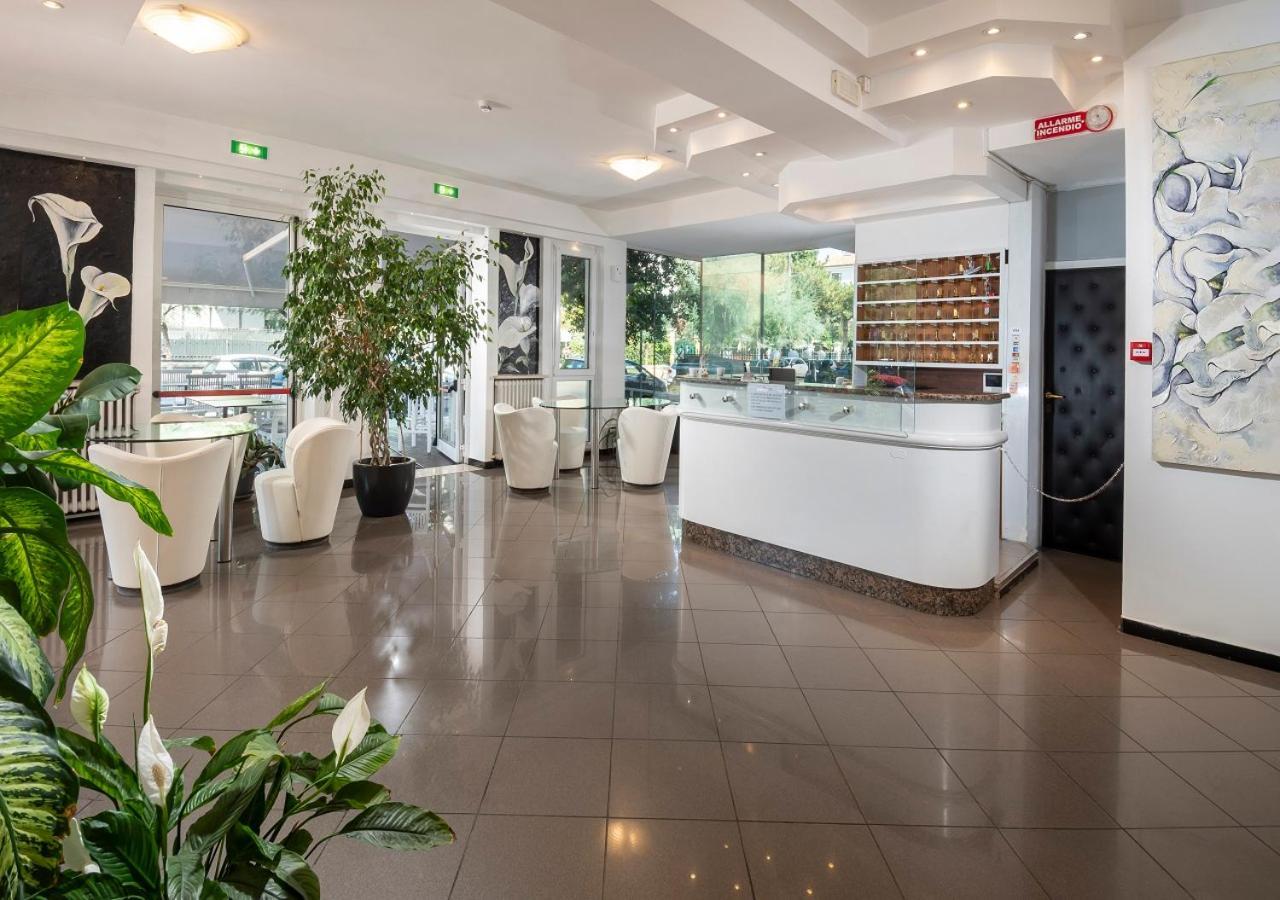 Hotel Mediterraneo Pesaro Luaran gambar