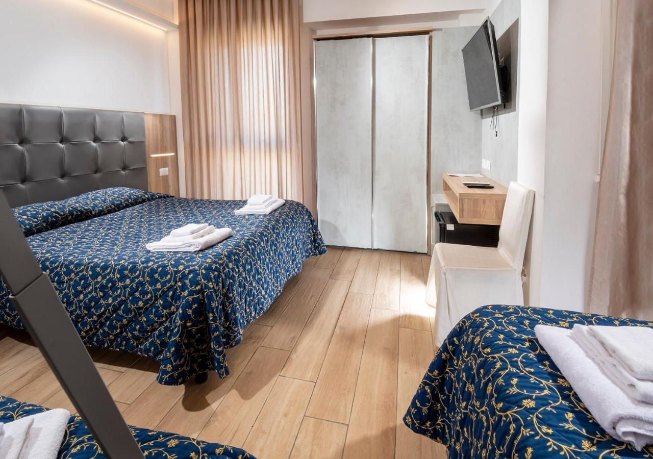 Hotel Mediterraneo Pesaro Luaran gambar