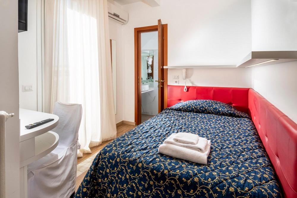 Hotel Mediterraneo Pesaro Luaran gambar