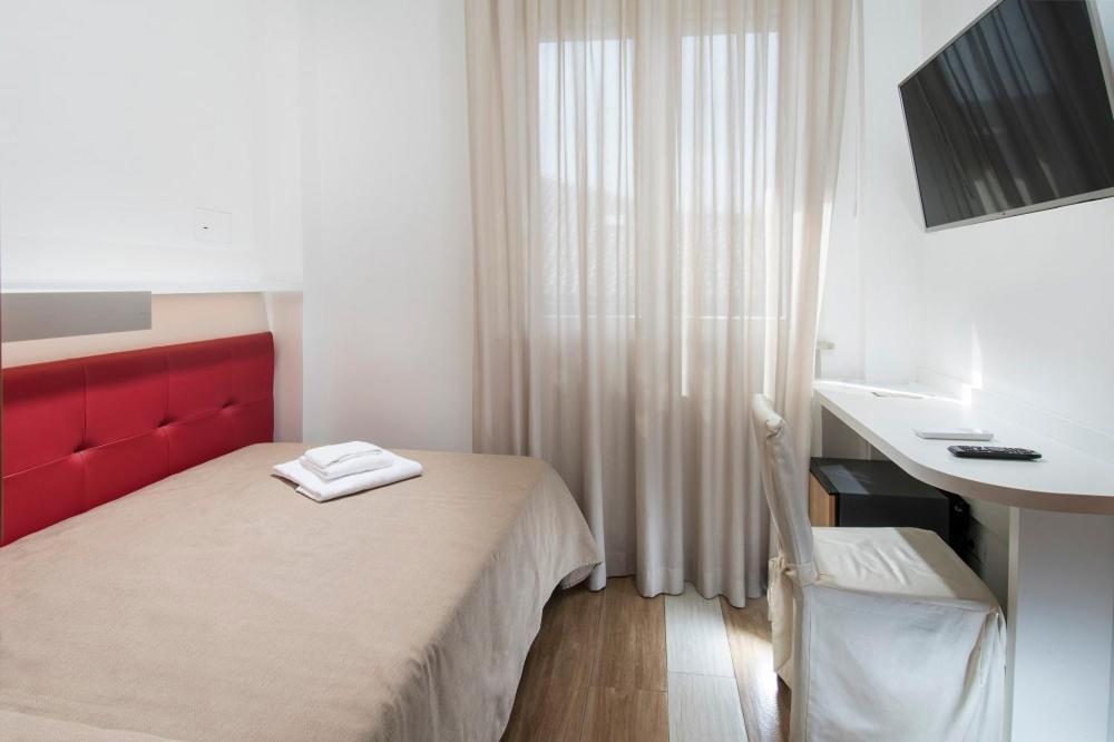 Hotel Mediterraneo Pesaro Luaran gambar