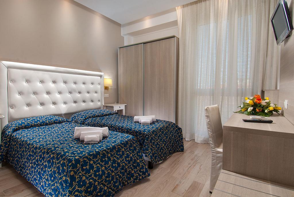 Hotel Mediterraneo Pesaro Luaran gambar